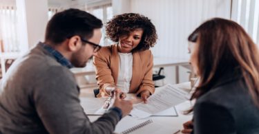 How to Become an Insurance Underwriter in the USA